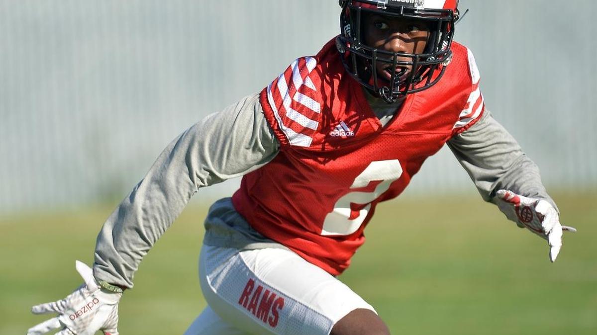 Fresno City College defensive back Craig Williams Jr. said he was headed to Cincinnati before a change in the Bearcats’ coaching staff led to a withdrawal of his offer. He is now committed to Sam Houston State.