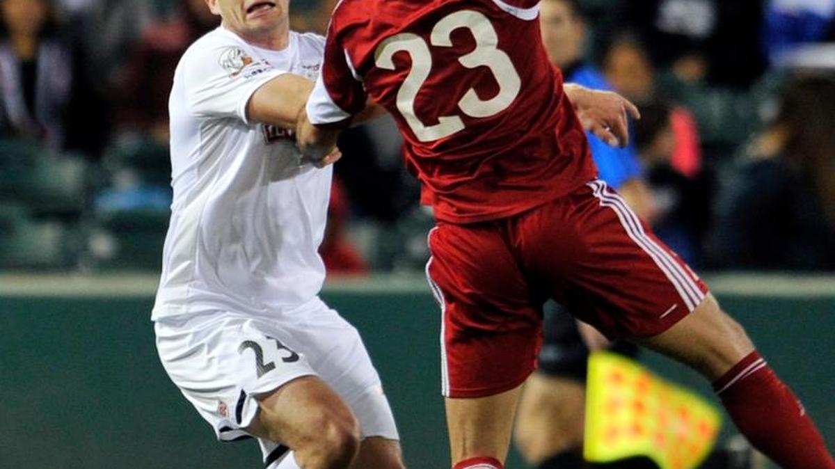 Fresno Fuego’s Alex Culwell, left, watches as Ararat Yerevan FC’s Davit Hovsepyan, right, heads the ball during Fresno’s 1-0 preseason loss last week. The Fuego continue their preparations for the PDL season with an exhibition against the New York Cosmos of the North American Soccer League at 6:30 p.m. Wednesday, Feb. 27, at Chukchansi Park.