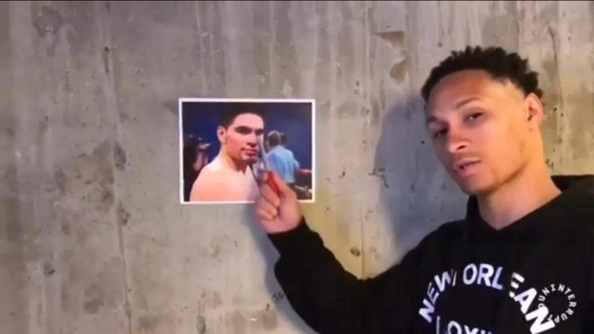Regis Prograis, right, gets ready to call out Jose Ramirez by drawing on a photo of the WBC super lightweight world champion. Ramirez and Prograis will fight some time this year for Ramirez’s belt.
