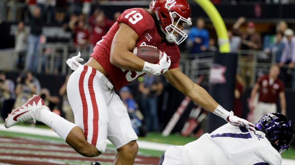 Oklahoma’s Kelly lands in Rose Bowl, just like mom predicted