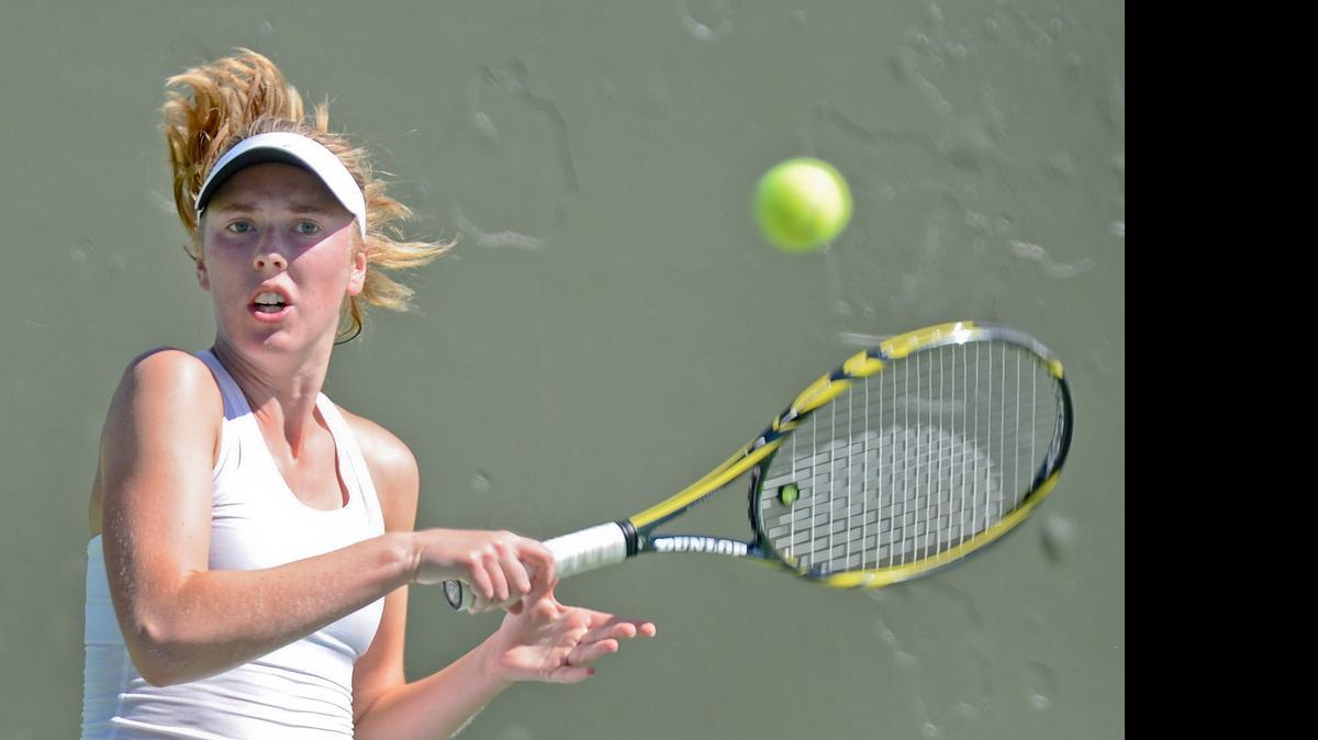 
Fresno State junior Sophie Watts will face Clemson’s Romy Kölzer in the opening round of the NCAA Women’s Tennis Championships in Waco, Texas.
