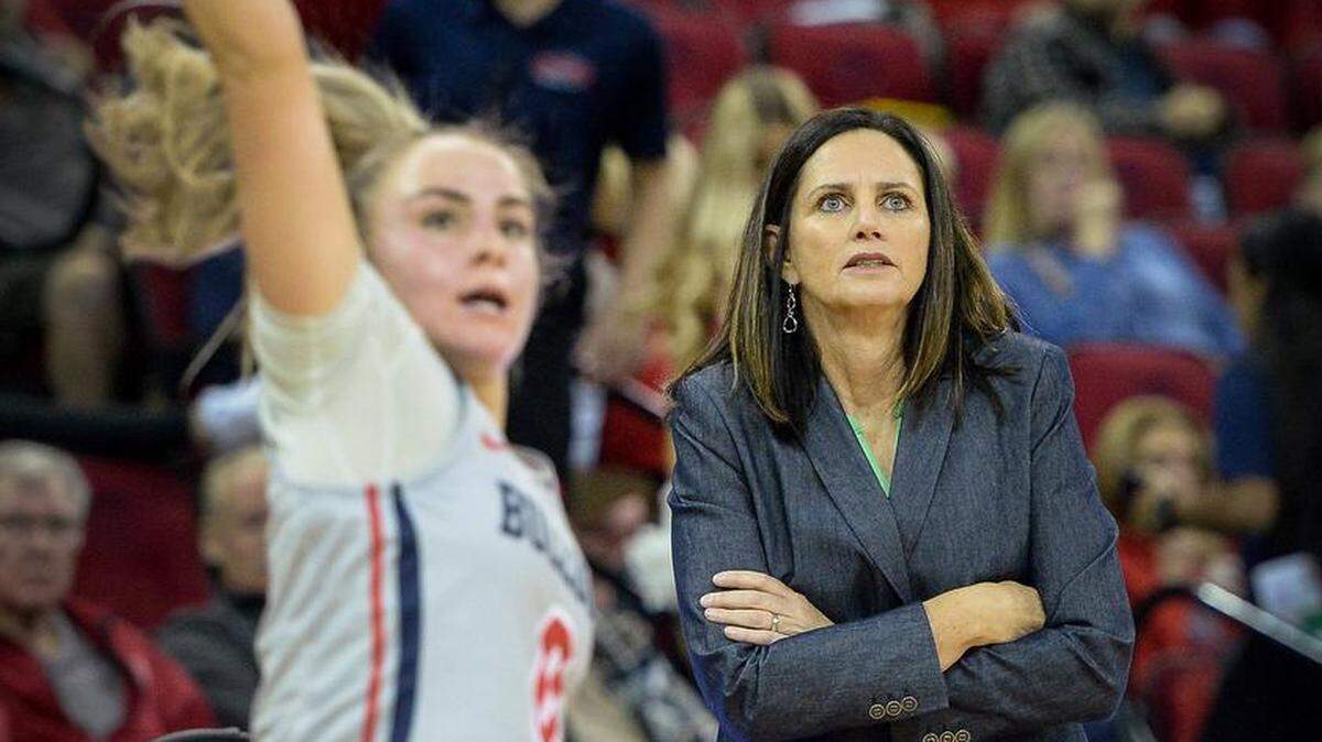 Fresno State began Mountain West play with a win at UNLV. Fresno State’s Hanna Cavinder, getting a shot off last month in front of coach Jaime White, had 17 points and nine assists against the Rebels.