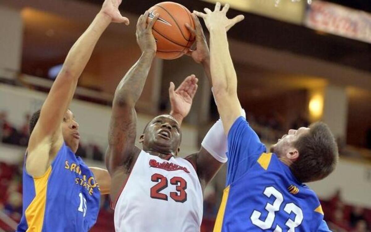 Fresno State’s Marvelle Harris goes up for two against San Jose State’s Brandon Clarke, left, and Cody Schwartz on Saturday at Save Mart Center. Harris had 32 points in the 81-74 victory.