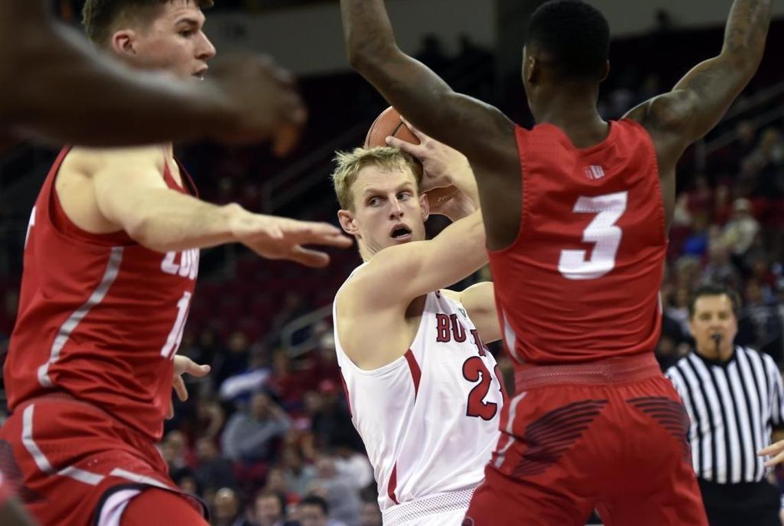 Fresno State forward Sam Bittner, center, looks to move the ball in the first half of the Bulldogs’ 89-80 victory over New Mexico Saturday, Jan. 13, 2018 in Fresno.