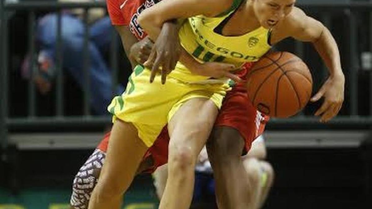 Fresno State’s Toni Smith, back, tangles with Oregon’s Lexi Bando during the first quarter of their second-round WNIT matchup at Matthew Knight Arena in Eugene, Oregon, on Monday, March 21, 2016.