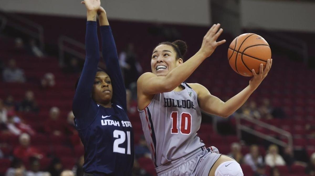 Candice White, right, in action in Fresno State’s Mountain West Conference-opening home win over Utah State last month, led the Bulldogs with 16 points Saturday in the rematch. Utah State beat the visiting Bulldogs 60-52.