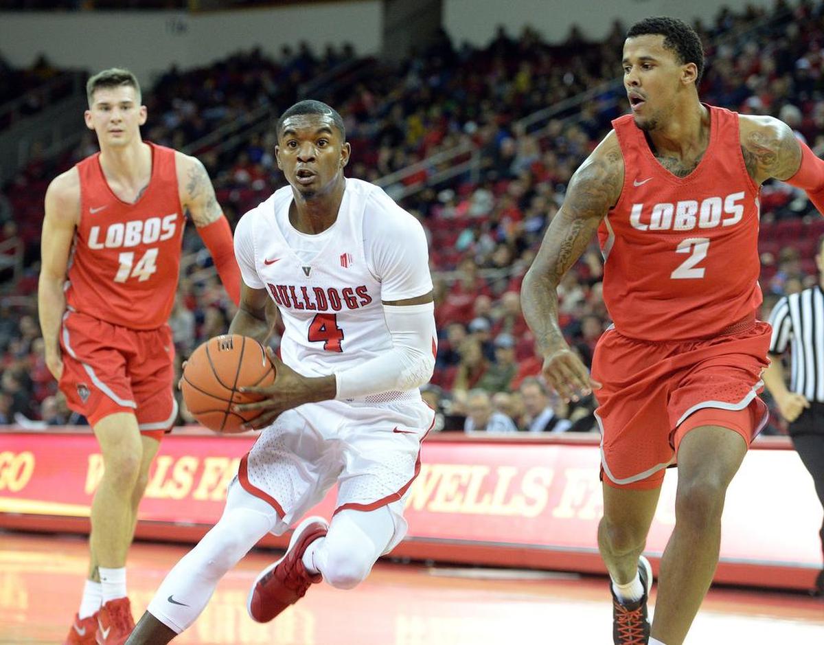 Fresno State’s Braxton Huggins, center, drives to the hoop between New Mexico players Dane Kuiper, left, and Vance Jackson during their game at the Save Mart Center in Fresno on Saturday, Feb. 2, 2019.