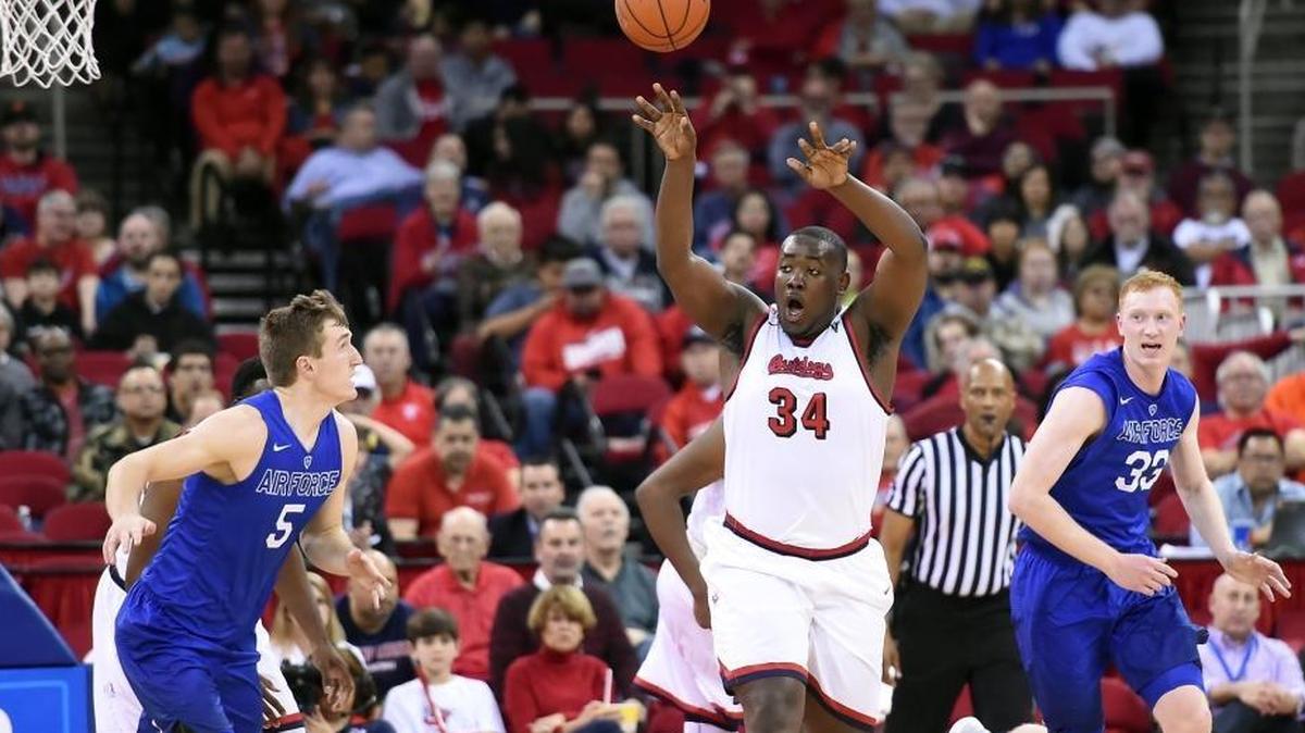 Fresno State’s Terrell Carter II passes to a teammate in last year’s game against Air Force. The Fresno State-Air Force basketball games scheduled for Saturday, Jan. 20, 2018 was canceled because of the federal shutdown.