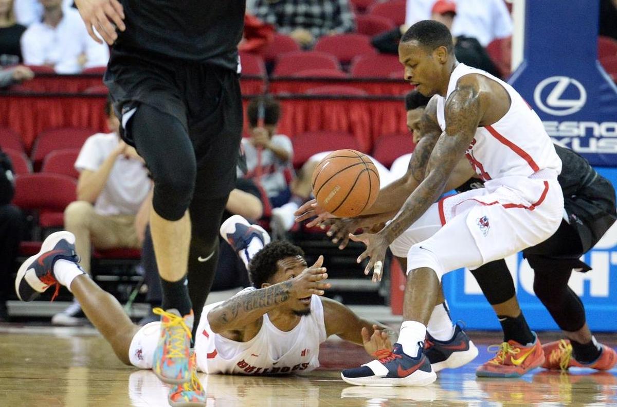 Fresno State guard Ray Bowles Jr., center, pushes the ball ahead to teammate Deshon Taylor during the Bulldogs’ 79-61 victory over San Diego State at the Save Mart Center in Fresno on Tuesday, Feb. 6, 2018. The Bulldogs had seven steals and forced 16 turnovers in the game.