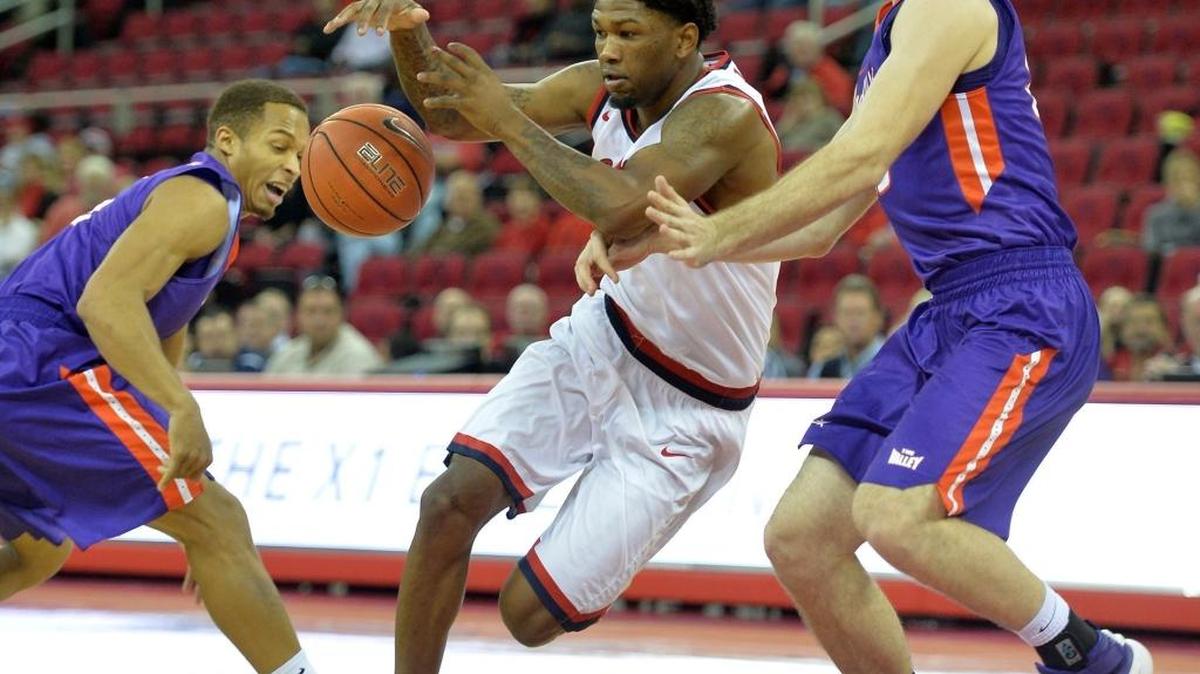 Fresno State’s Julien Lewis tries to drive past Evansville’s Jaylon Brown, left, and Blake Simmons on Sunday, Dec. 20, 2015. The Bulldogs lost 85-77 at the Save Mart Center, suffering 14 turnovers and poor second-half shooting. After a week off, Fresno State looks to get tuned up for Mountain West Conference play with its final nonconference game, Sunday, Dec. 27 against visiting Pacific Union.