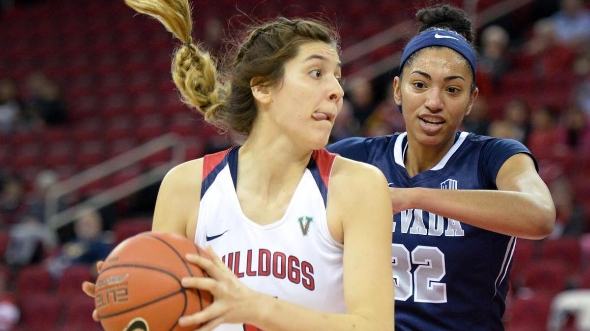 Bego Faz Davalos, left, is transferring from Fresno State to Duke. She was the Mountain West Conference’s women’s basketball Defensive Player of the Year the past two seasons.