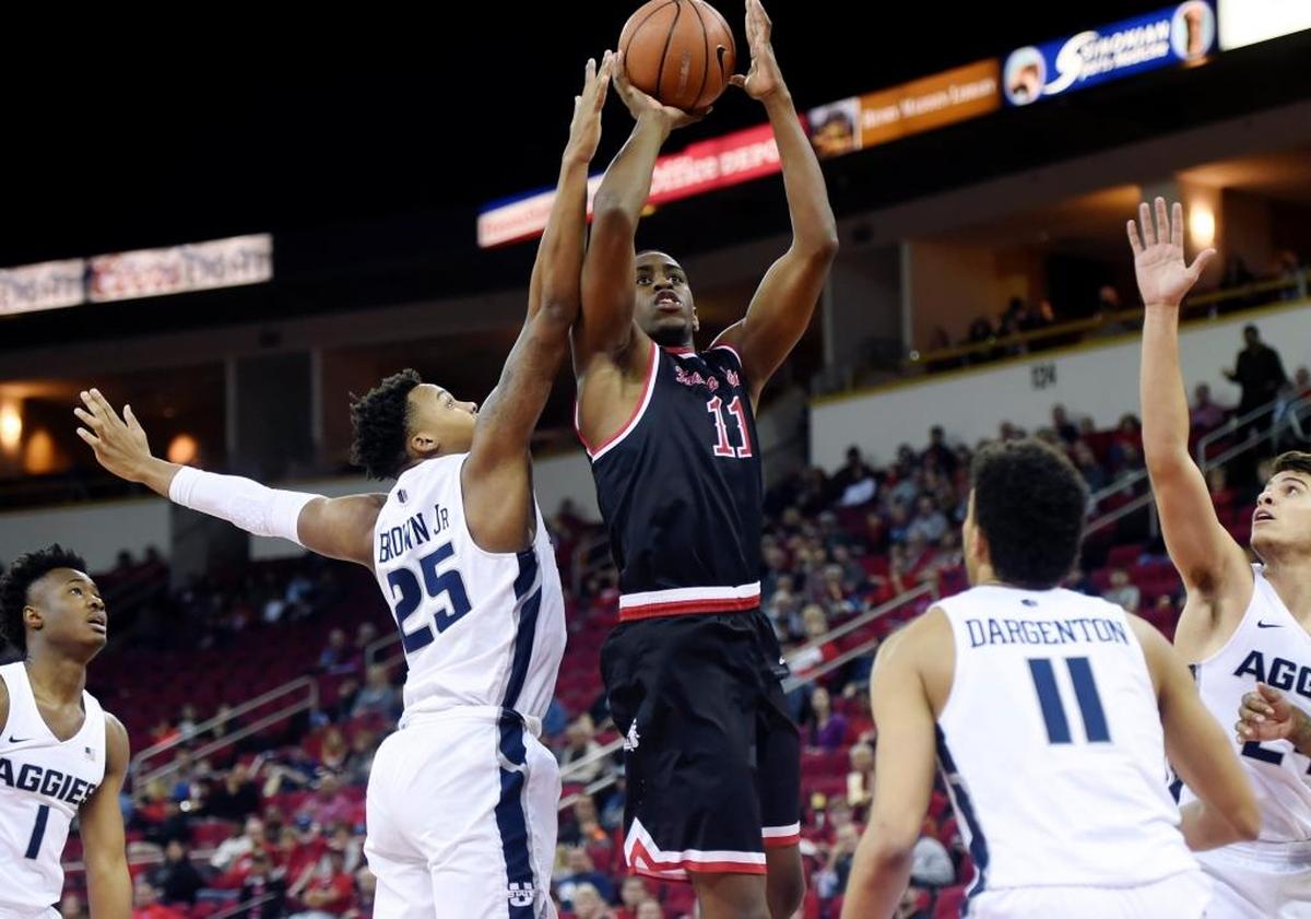 Fresno State forward Bryson Williams, center, gets a shot over with Utah State’s Dwayne Brown Jr. in the Bulldogs’ 65-62 loss to the Aggies, Saturday, Jan. 27, 2018 in Fresno. Williams scored 13 points with six rebounds, three assists, two blocked shots and one steal in the loss.