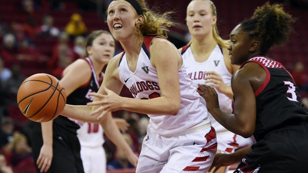 Fresno State’s Kristina Cavey, at center setting up a shot against Eastern Washington on Nov. 10, 2017, scored 13 points on Sunday, Nov. 19, 2017 in the Bulldogs’ 68-56 loss to UC Riverside.