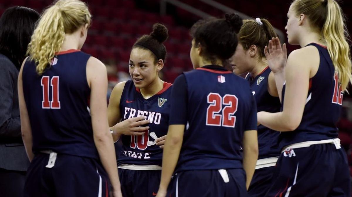 Fresno State’s Candice White, center, gathers with the team during a timeout in Wednesday’s win over Nevada. The Bulldogs finished off a 3-0 week at home Saturday by beating Mountain West women’s basketball co-leader Wyoming 60-47. White scored a game-high 19 points.
