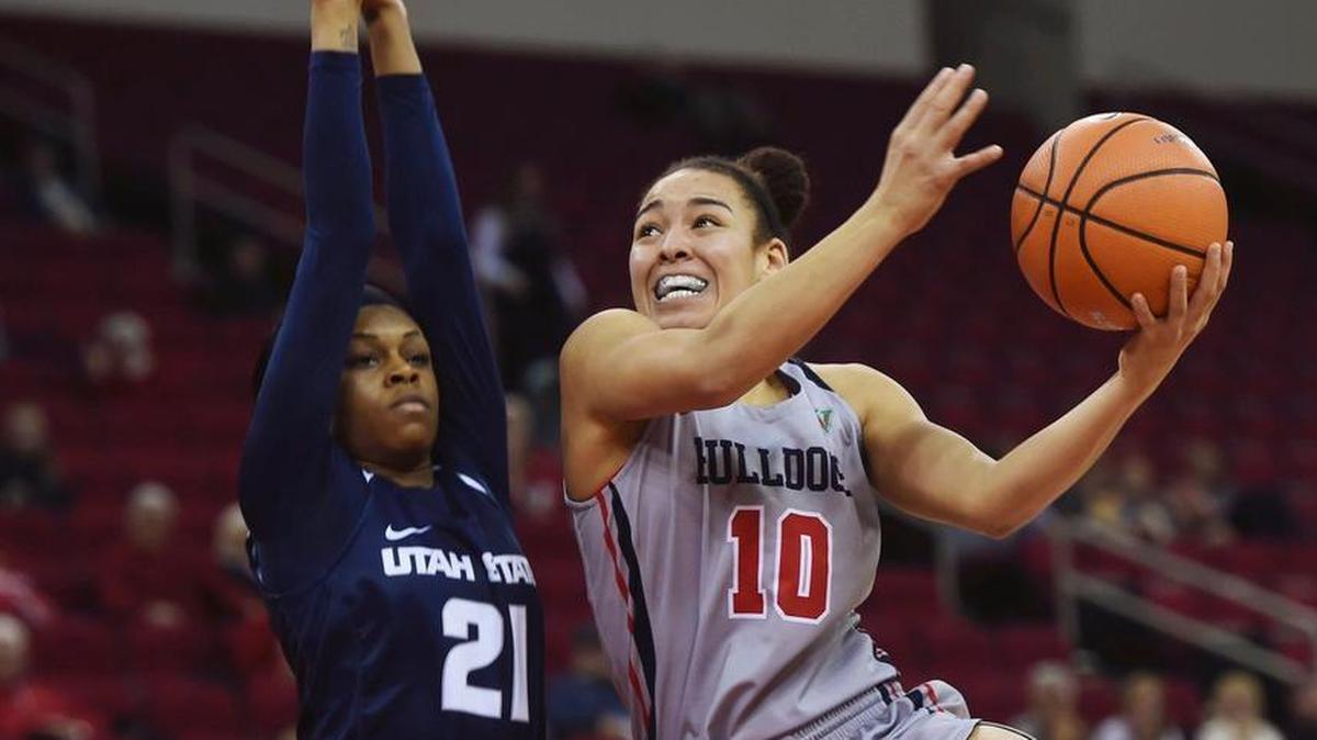 Fresno State guard Candice White (10), in action earlier this season, hit 8 of 14 shots in scoring a game-high 29 points to lead the Bulldogs to a 77-66 victory at Bakersfield in the opening round of the Women’s Basketball Invitational on Wednesday, March 14, 2018.