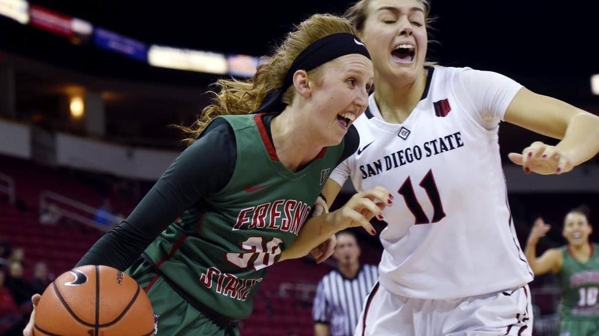 Fresno State’s Kristina Cavey drives past San Diego State’s Arantxa Gomez Ferrer on Wednesday night, Jan. 17, 2018 in Fresno.