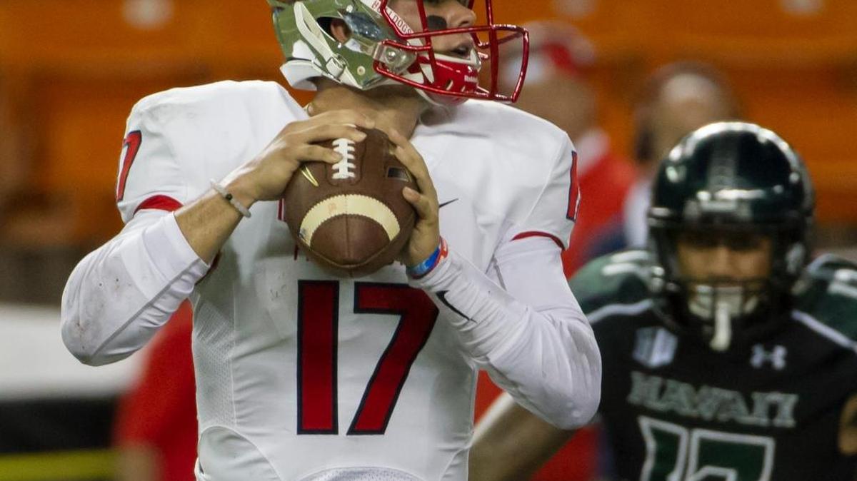 Fresno State’s Zack Greenlee responded while under duress Saturday at Hawaii, surviving a series of roughing-the-passer penalties to thrown six touchdown passes in a 42-14 win.