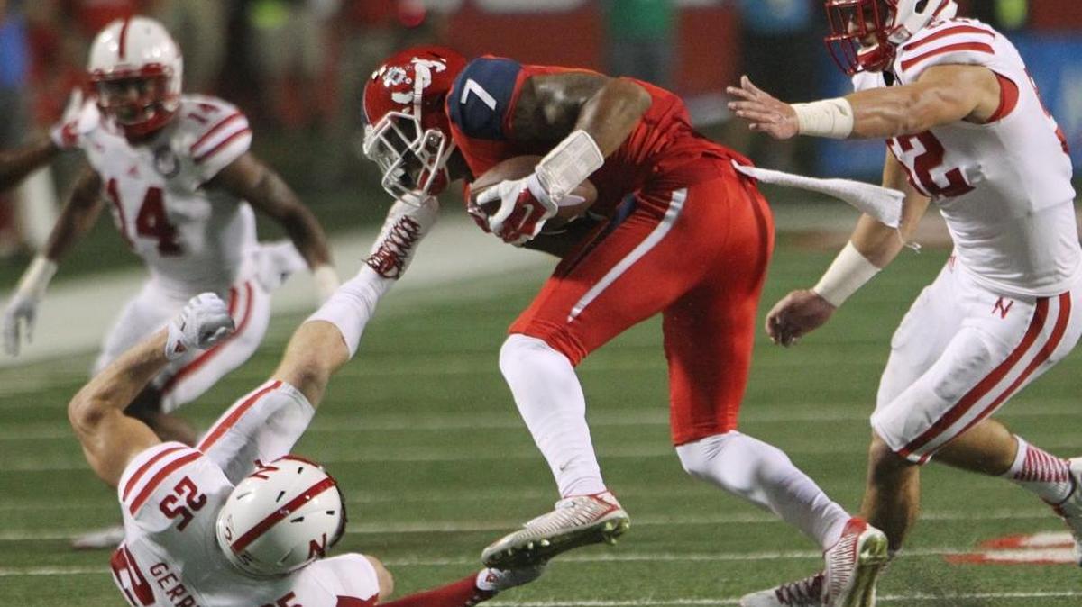 There were high hopes for Fresno State wide receiver Aaron Peck coming off a 2014 junior season in which he played all 14 games with 10 starts while ranking second on the team with 419 receiving yards, but a foot injury short-circuited his senior season. After a redshirt year, he’s back and competing well in spring practices ahead of the 2016 campaign.