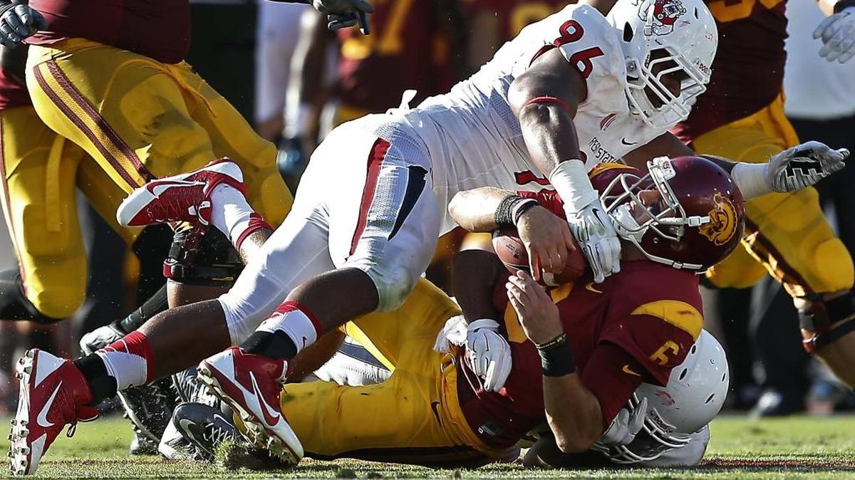 Fresno State defensive end Todd Hunt, shown above making a play against USC in 2014, was the Bulldogs’ most consistent lineman on a defense that struggled during a 3-9 season in 2015.