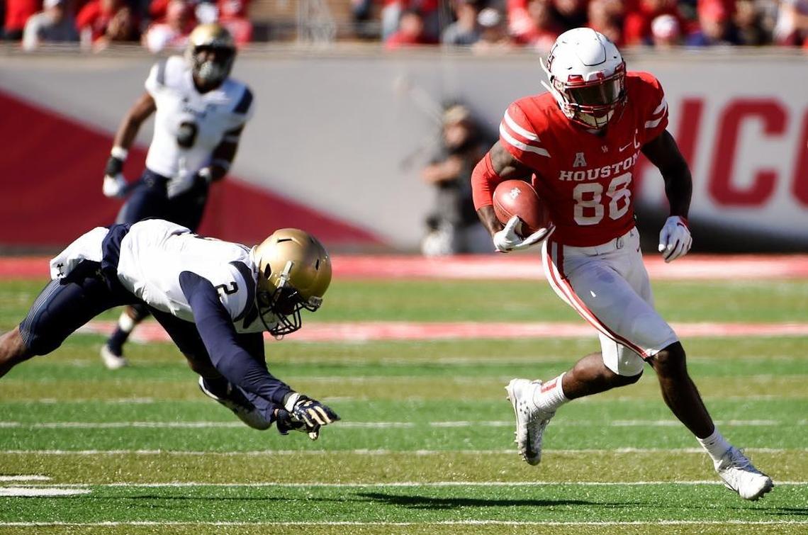 Houston wide receiver Steven Dunbar breaks through a tackle by Navy safety Jarid Ryan and heads up field in the Cougars’ 24-14 victory Nov. 24, 2017, in Houston. Dunbar over the past three games has caught five passes of 30 or more yards.