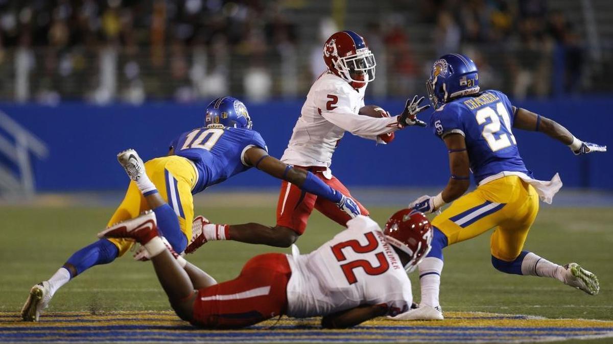 
San Jose State’s Andre Chachere, right, closes in on Fresno State’s Jamire Jordan (2) in the first quarter at Spartan Stadium. Chachere, a former Clovis West High star, finished with six tackles, including a sack, in the Spartans’ 49-23 victory.
