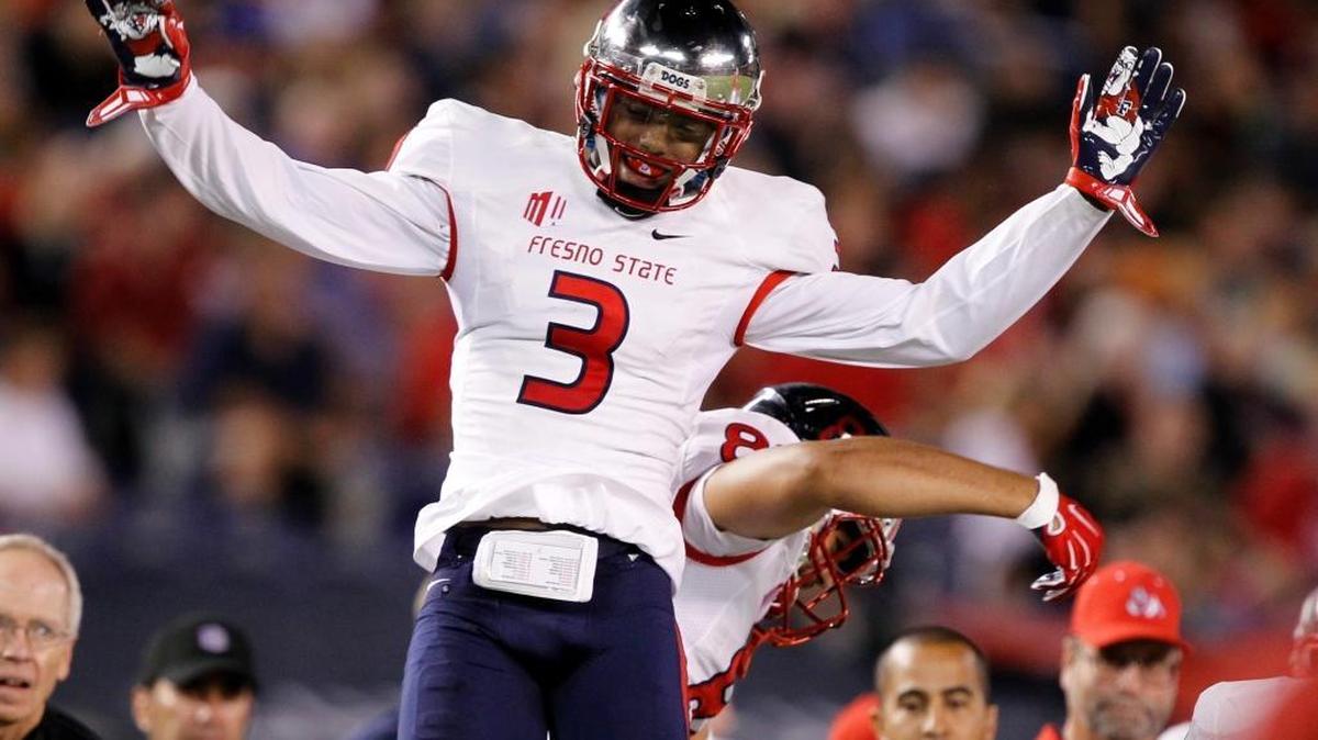 
Fresno State wide receiver KeeSean Johnson celebrates after his 16-yard touchdown catch helped the Bulldogs forge a 7-7 tie with San Diego State in the second quarter Saturday night. There were few other highlights, however, as Fresno State dropped its fourth straight and fell to 0-2 in the Mountain West Conference with a 21-7 defeat at Qualcomm Stadium.
