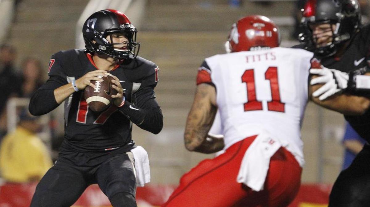 
Fresno State’s Zack Greenlee has completed 23 of 48 passes (47.9 percent) for 261 yards in four career games facing Football Bowl Subdivision competition.
