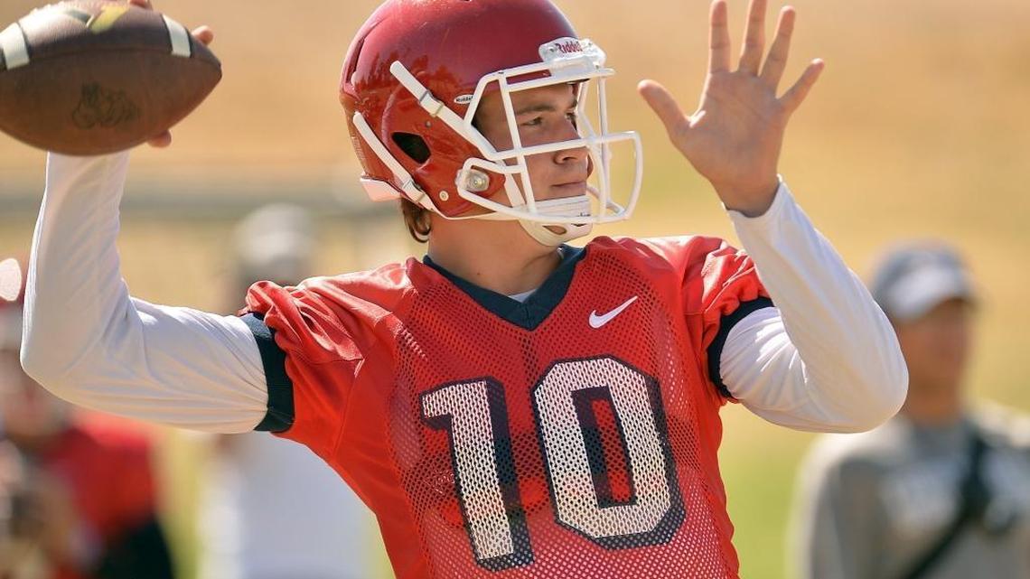 
Fresno State quarterback Ford Childress suffered an internal injury in Saturday’s loss to San Jose State and would have surgery after returning home early Sunday morning.
