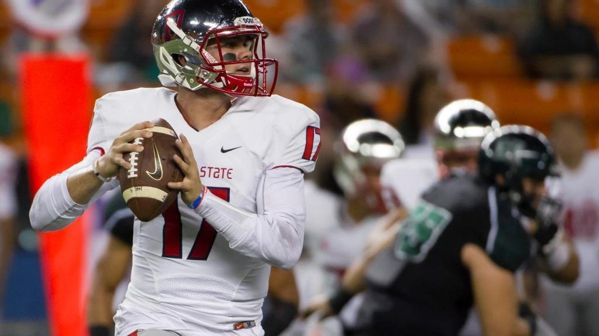 Fresno State quarterback Zack Greenlee rolls out to pass during Saturday’s game at Hawaii. The redshirt sophomore, in his first start since Oct. 3, threw four first-half touchdown passes and six overall in the Bulldogs’ 42-14 victory.