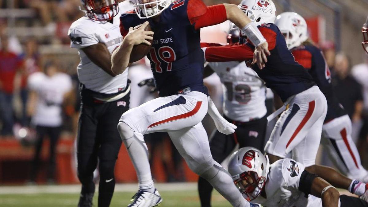 Fresno State’s Kilton Anderson runs past UNLV’s Jeremiah Valoaga en route to a touchdown during the second half Friday, Oct. 16, 2015. Fresno State won 31-28.