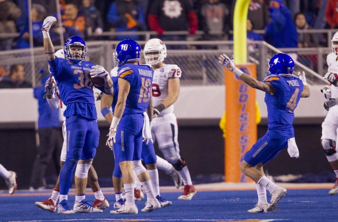 Boise State linebacker Leighton Vander Esch (38) celebrates his interception that sealed the Mountain West championship.