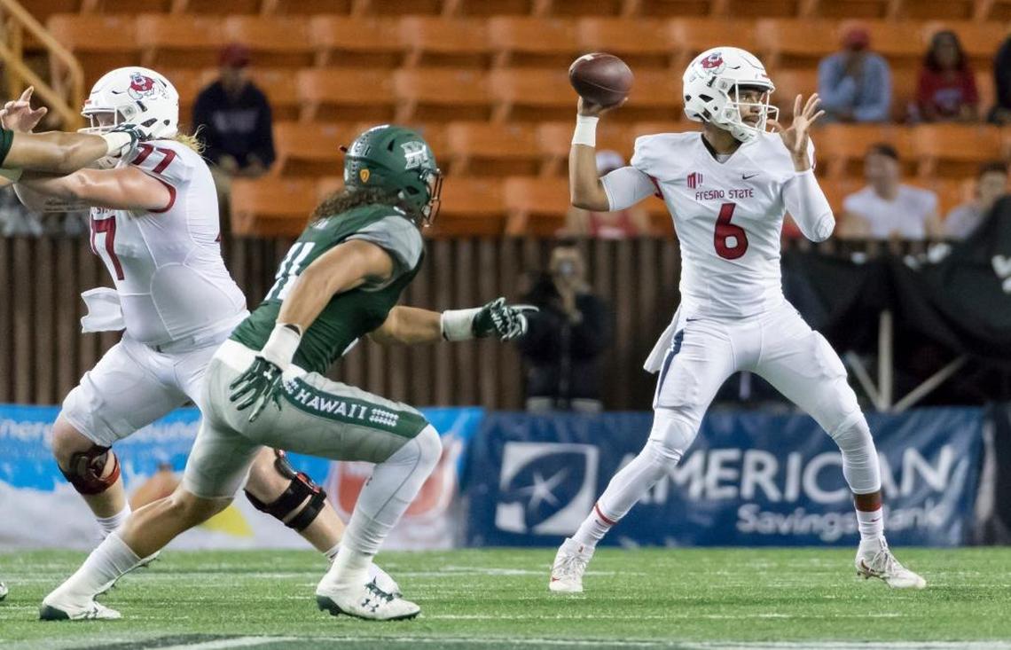 Hawaii linebacker Jahlani Tavai, front left, watches as Fresno State quarterback Marcus McMaryion (6) throws a pass during the second quarter of the Bulldogs’ 31-21 victory, Saturday, Nov. 11, 2017, in Honolulu. Center Aaron Mitchell blocks on the backside of the play. McMaryion threw a season-high four touchdown passes, his first since throwing three in a victory over New Mexico.