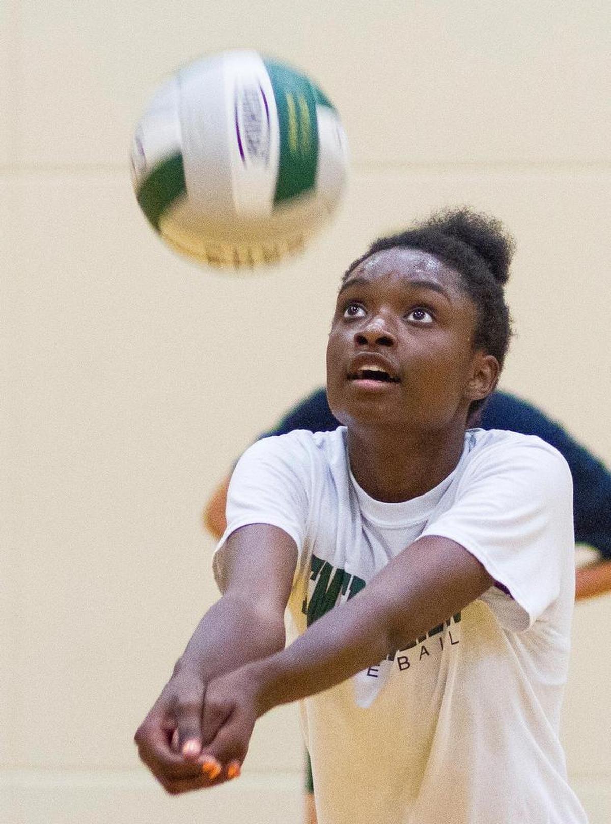Fresno State recruit Kava Durr works out during practice at Emerald Ridge High School in Puyallup, Wash., on Wednesday, August 31, 2016. Durr is the first player signed by new coach Jonathan Winder.