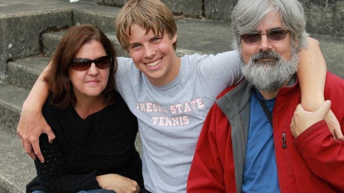 
Former Fresno State tennis player Reid deLaubenfels –pictured between his mom, Blair, and dad, Bob – died unexpectedly last week. He was 22.
