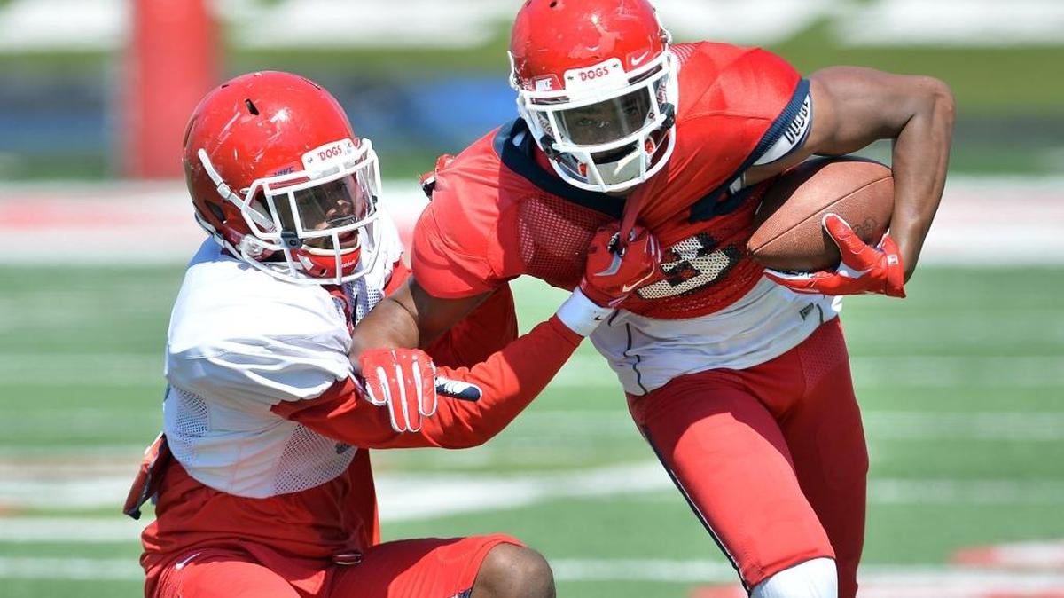 Fresno State’s KeeSean Johnson tries to slip the tackle of Jamal Ellis during the football team’s Spring Showcase scrimmage on April 2, 2016 at Bulldog Stadium. Johnson is apparently among the few who will miss the university’s training-table program, which has been shelved amid a lack of wide interest. “I can say it definitely helped me, personally,” Johnson said. “It was making sure I ate the right things after we had a hard day of working out and stuff.”