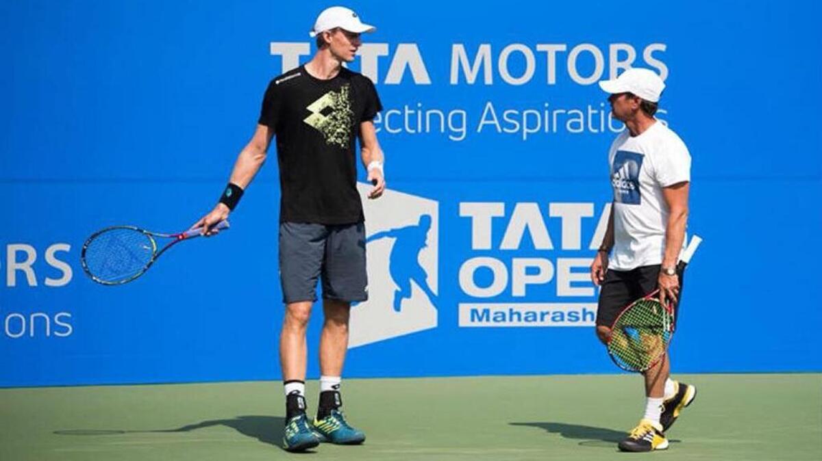 South Africa’s Kevin Anderson works with former Fresno State coach Brad Stine earlier this year.