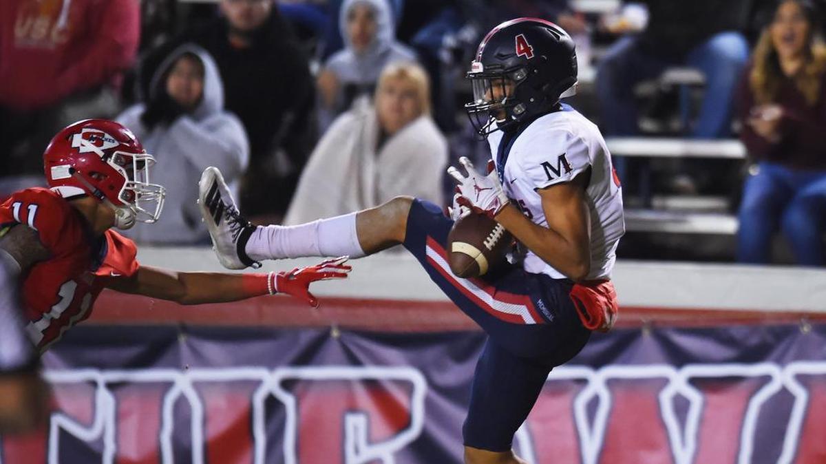 San Joaquin Memorial’s Jalen McMillanfails to make the reception with Sanger’s Dolce Calandra, left, Friday, Nov. 1, 2019 in Sanger. San Joaquin Memorial won 31-28, claiming the CMAC championship.