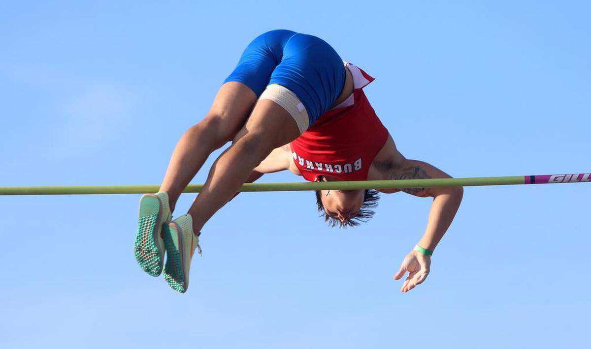 Buchanan High senior Hilton Green cleared 15-3 to win the boys pole vault at the Sanger Metric Classic on April 21, 2023.