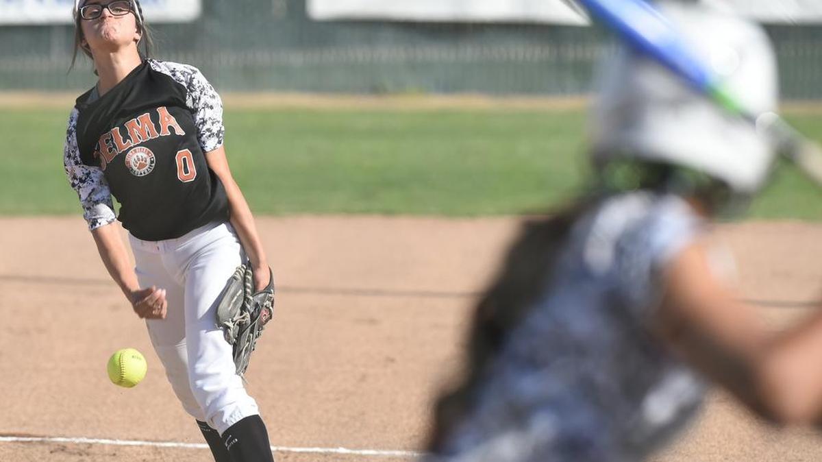 Selma’s Hailey Garcia sends a pitch to a Dinuba batter on Thursday, April 21, 2016. The Bears won 10-2.