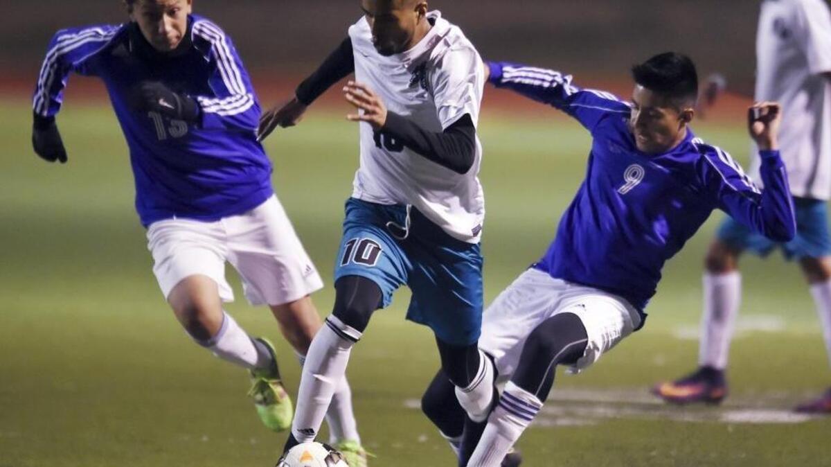 Mendota's Daniel Trejo, center, charges between Avenal’s Francisco Rosario, left, and Gerardo Calata, right, in a matchup Tuesday, Jan. 17, 2017 in Mendota, Calif. Mendota won 4-1. ERIC PAUL ZAMORA/THE FRESNO BEE