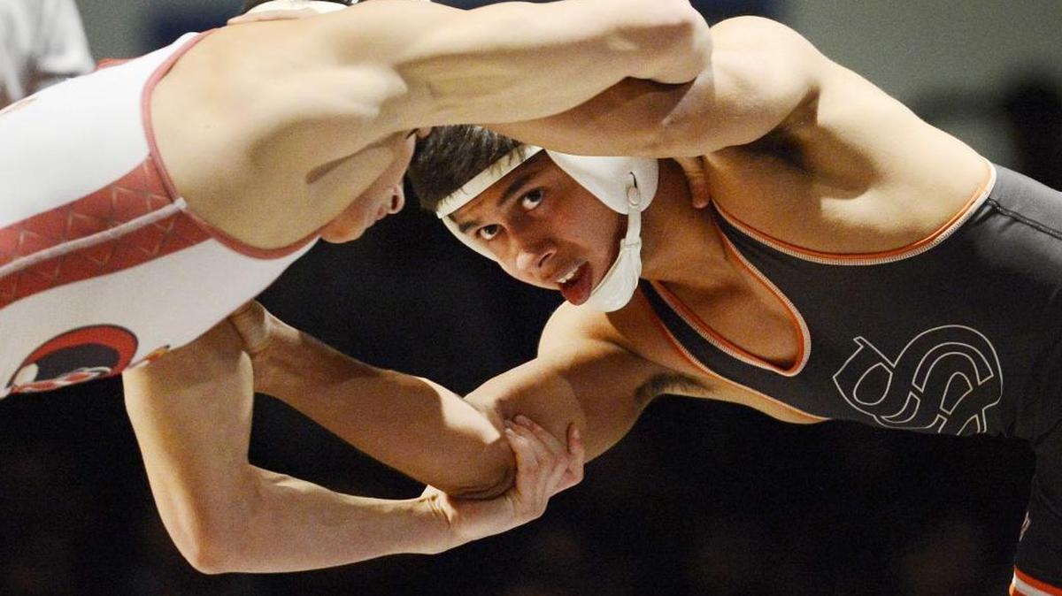 Selma’s Robert Garcia IV, right, has committed to wrestle for the relaunched program at Fresno State.