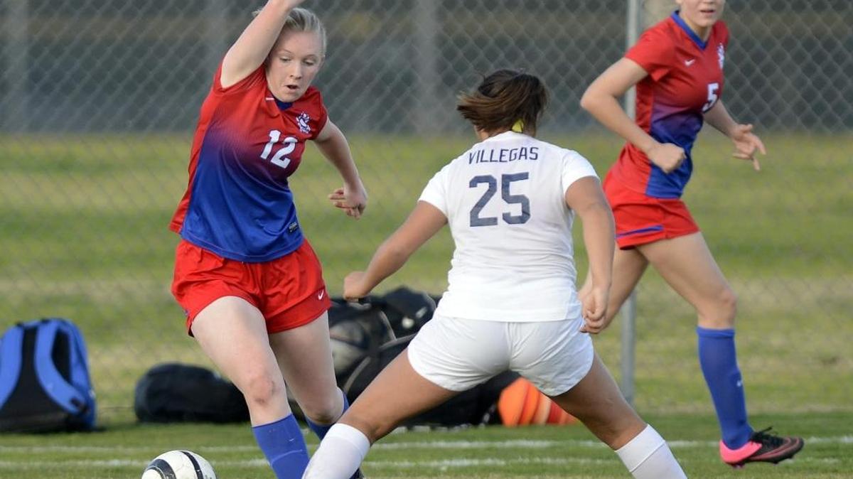 Buchanan’s Bethany Sumner looks to skip past Clovis East’s Catalina Villegas during Wednesday’s Tri-River Athletic Conference game. Villegas scored the only goal as the Central Section No. 1-ranked Timberwolves beat Buchanan 1-0.