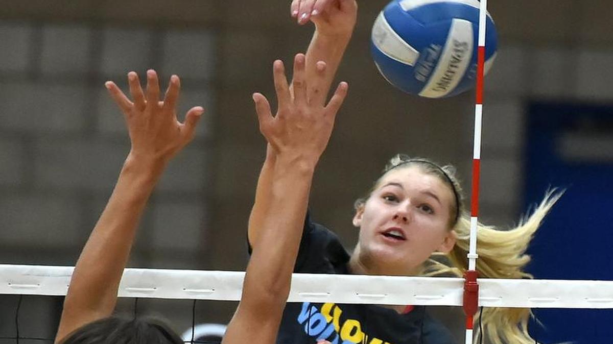 Clovis High’s pursuit of a third straight Clovis Volleyball Challenge title will be led by Taylen Ballard, seen here at practice. The BYU-bound outside hitter has returned to action after missing the Cougars’ final 10 matches last season with an ankle injury.