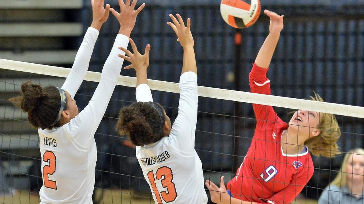 Central’s Makalya Lewis, left, and Maya Riddlesprigger, center, up against Buchanan’s Lexi Pagani in a girls volleyball match. Riddlesprigger has graduated, but Lewis and Pagani are both back as the schools battle for the second straight year in the Central Section Division I championship match, Saturday at College of the Sequoias in Visalia.