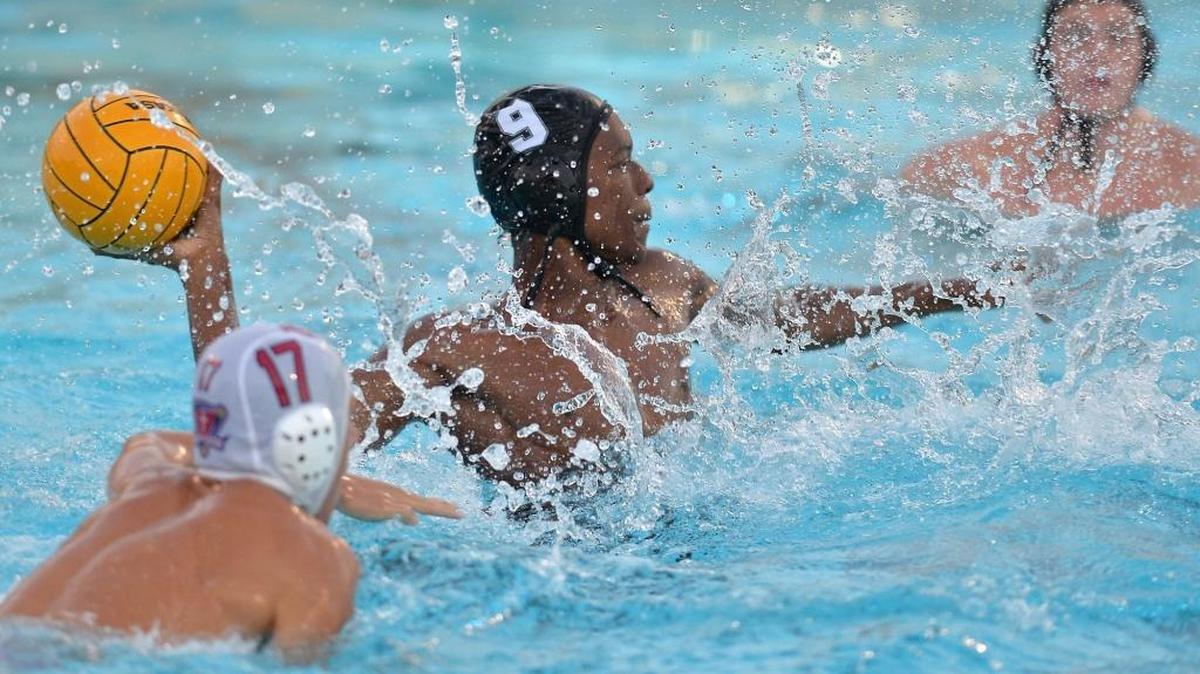 Edison High’s Micah Lawrence lines up a shot against Memorial in a County/Metro Athletic Conference opener Thursday at Edison. Lawrence and the Tigers improved to 11-3 on the season with a 12-6 victory.