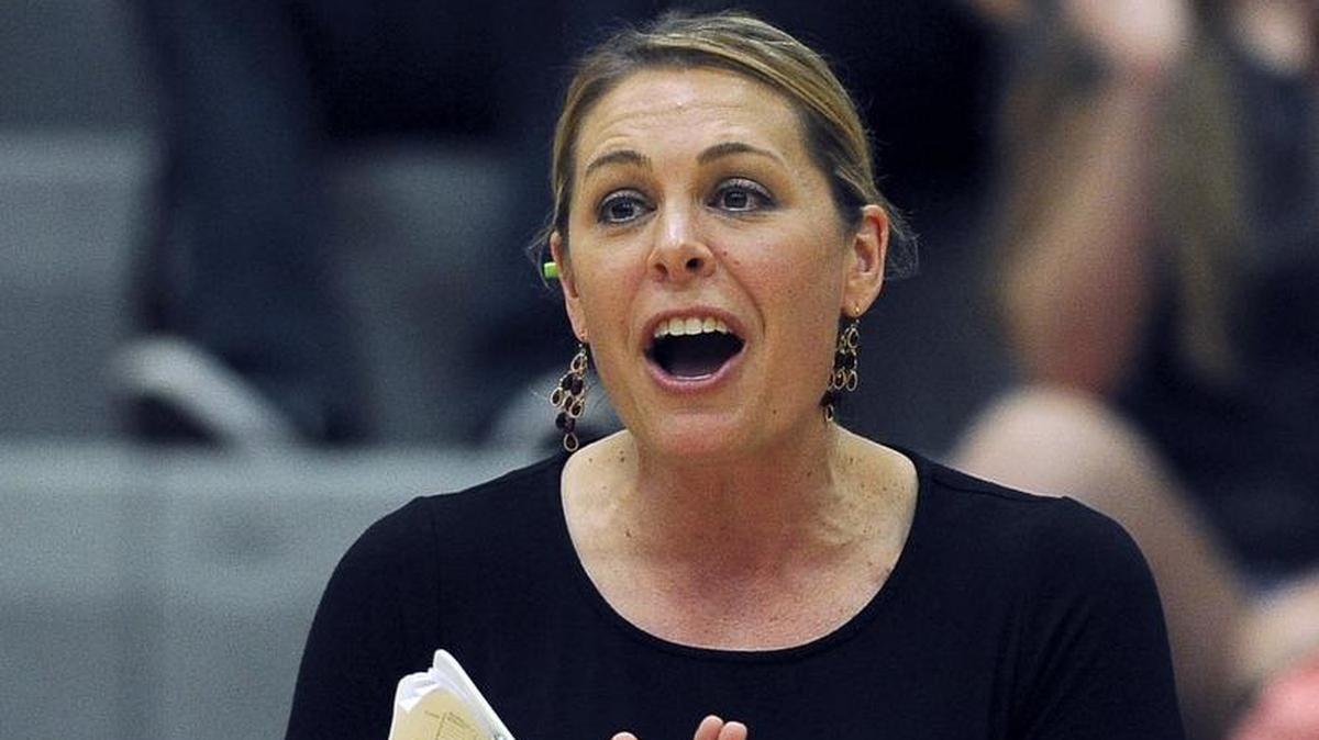 Clovis West coach Rhonda DeRuiter shouts out instructions in a 2017 match. The Golden Eagles upset Clovis North on Thursday,Nov. 7, 2019 to reach the Central Section final.