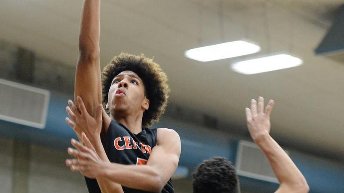 Central’s Cam’Ron Wilson, left, goes to the hoop during a regular-season game against Clovis East. Wilson scored 29 points Wednesday night, March 1, 2017 to help lead the Grizzlies past Liberty-Bakersfield and into the Central Section boys Division I championship game against the Bakersfield Drillers on Saturday at Selland Arena.
