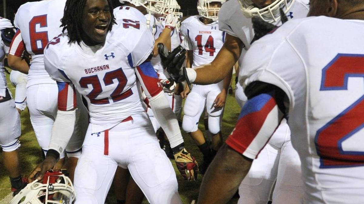 
Buchanan’s Braylen Williams, No. 22, and teammates celebrate after upsetting the Central Section’s defending Division I champion Edison 16-14 on the final play of the game Friday, Aug. 28, 2015, at Sunnyside Stadium. Consequently, the Bears have jumped four spots to No. 7 in The Bee’s section rankings.
