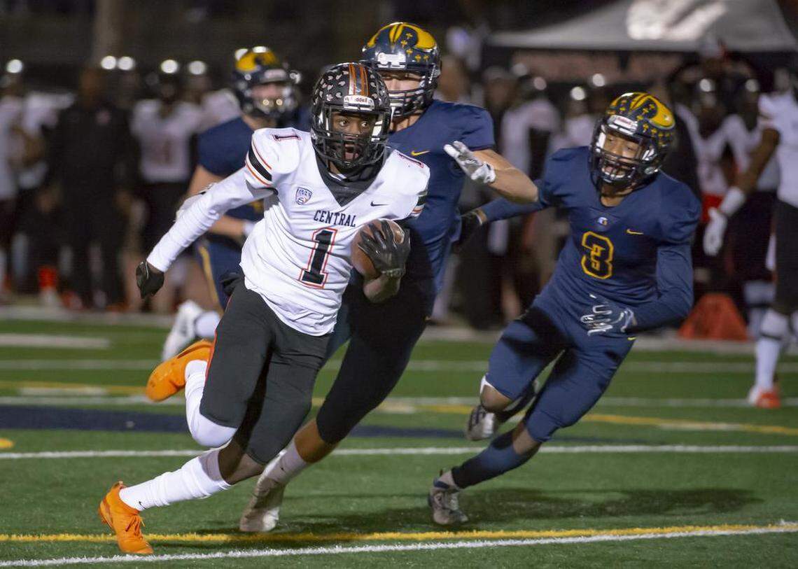 Central High’s Xavier Worthy (1) runs for a touchdown in the 2019 Northern California Division I championship game at Oak Ridge-El Dorado Hills. Worthy is skipping his senior season at Central to enroll at Michigan in January.