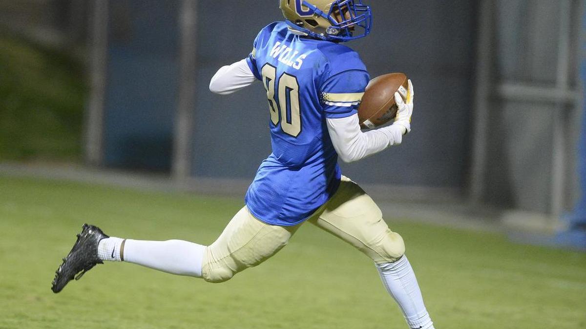 
Clovis remains No. 1 in The Bee’s Central Section football rankings behind wide receiver J.J. Wills, who scored three touchdowns in the Cougars’ 49-42 win over Stockdale on Friday, Sept. 18, 2015.
